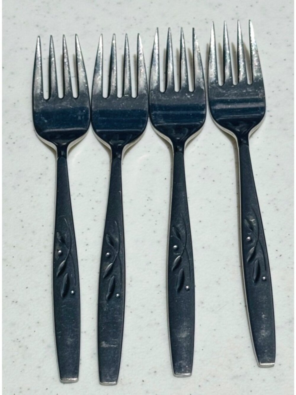 4 Oneida Heirloom Cube WILL O’ WISP Salad Forks Stainless Steel